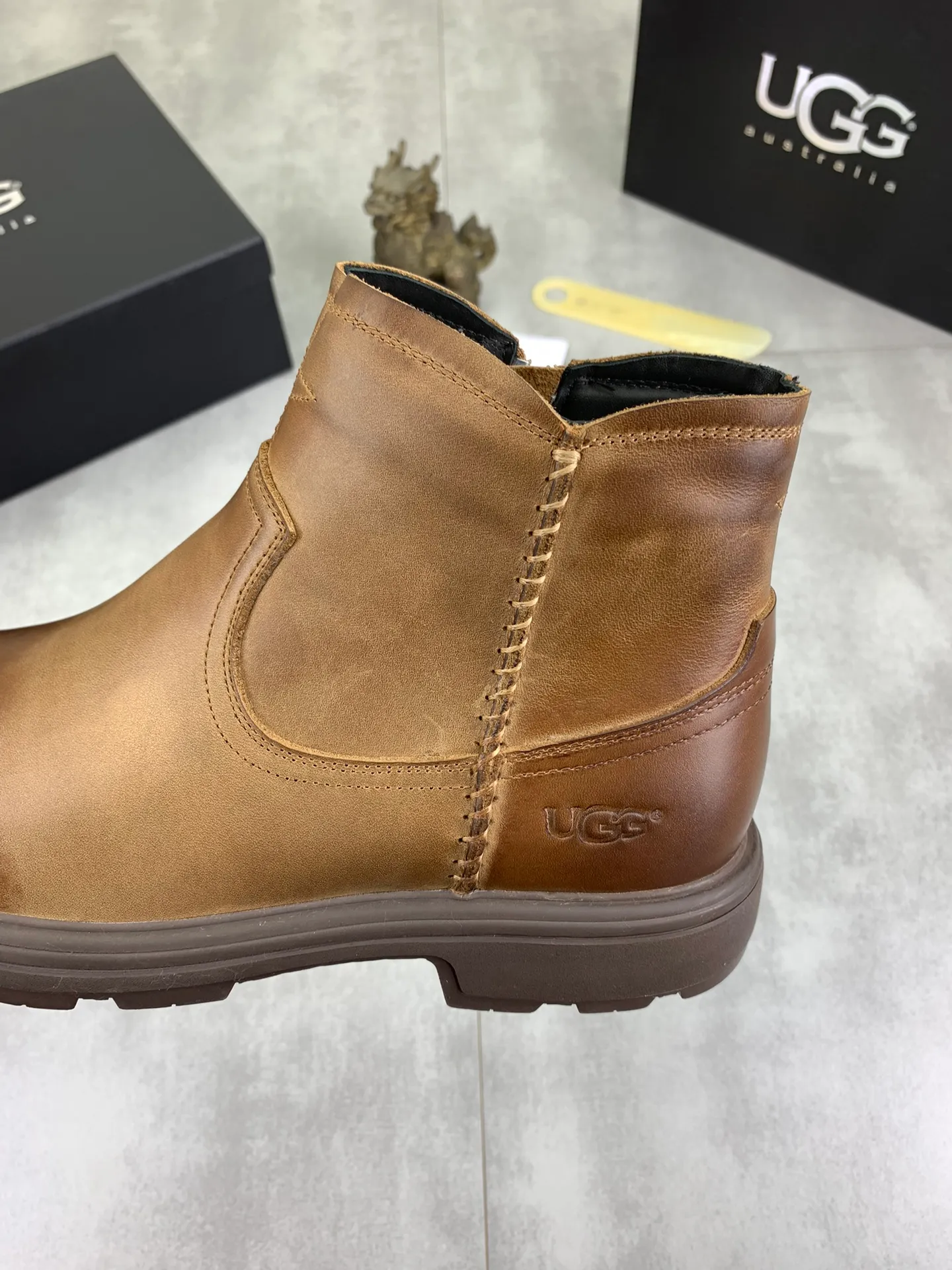 Factory price P640 💶[UGG] (full wool lining) Top-end high-quality fur integrated warm snow boots from Australia's warm luxury men's shoes brand, UGG-5877 official website synchronized, made of imported cowhide, carefully sewn...Imported rubber outsole (comfortable, soft, wear-resistant) The quality is really great...Exquisite workmanship, you can't put it down at first sight, code number: 39-44 Color: 3️⃣colors available
